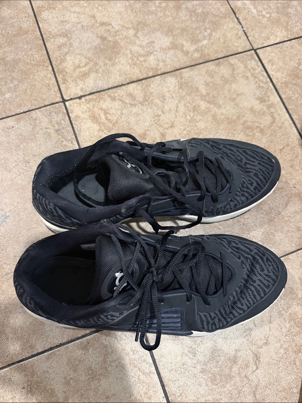 Nike Men's Black Grey Knit Sneakers